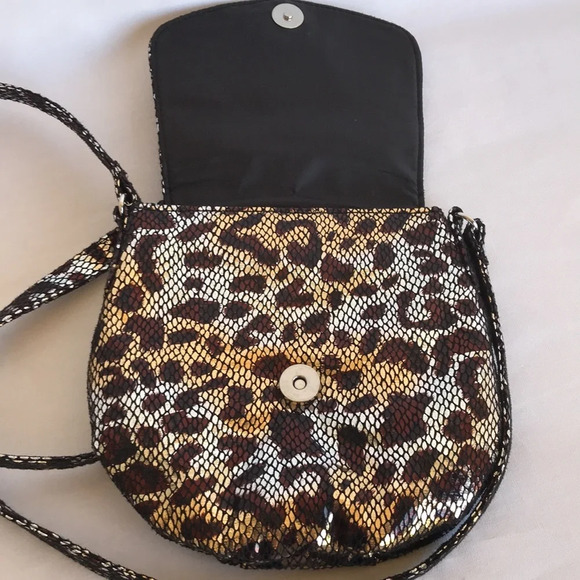 Leopard print purse with divided sections inside - Picture 4 of 6